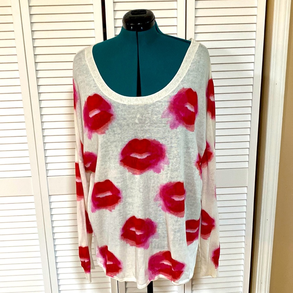 Lane Bryant Size 22/24 Lipstick Kiss Print Scoopneck Lightweight Sweater